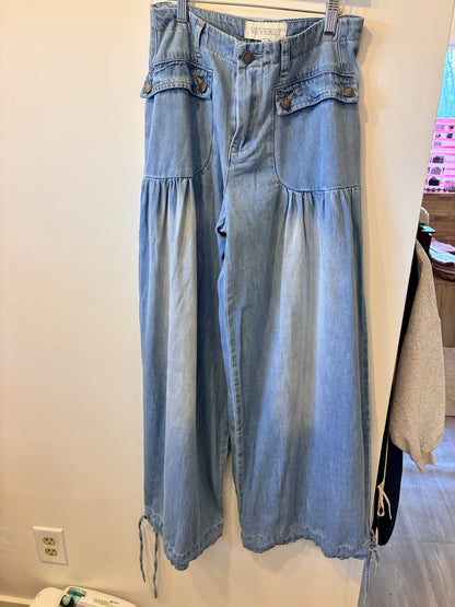 Veveret Denim Wide Leg Pants (Light wash)