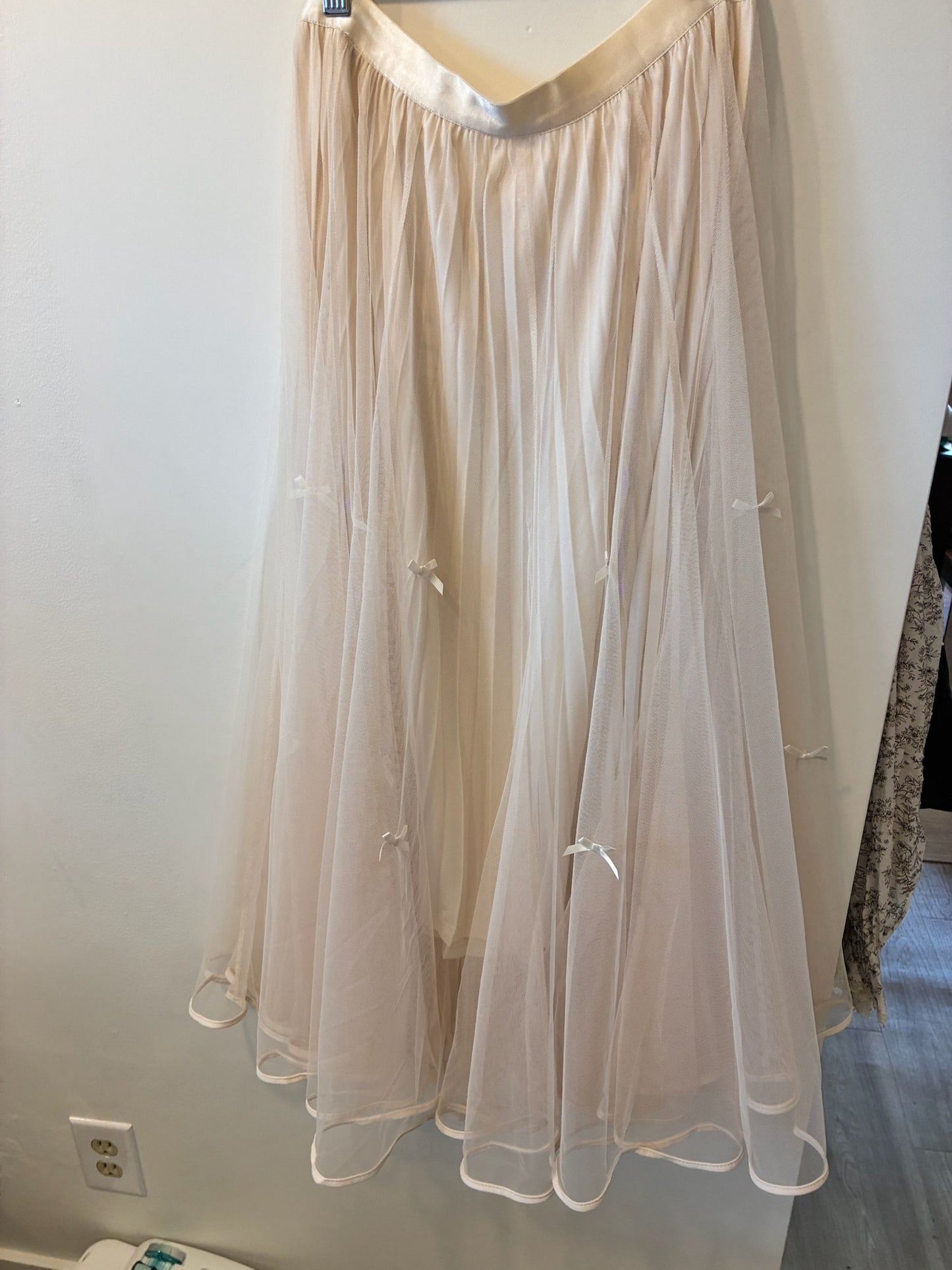 Dreamy Tulle Bow Midi Skirt (Ivory)