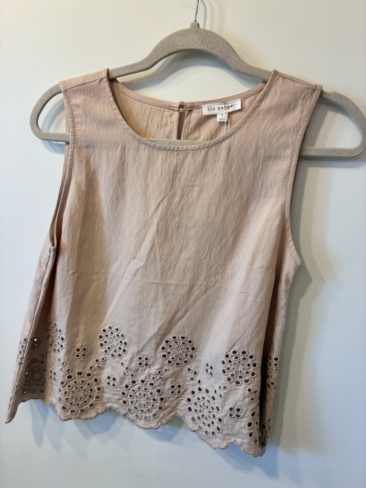 Petal Edge Eyelet Tank (Taupe)