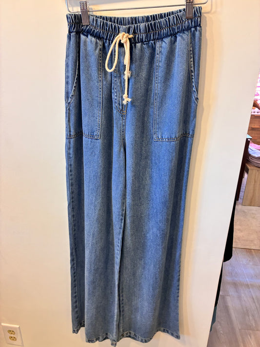 Soft Denim Wide-Leg Pants (Light Wash)
