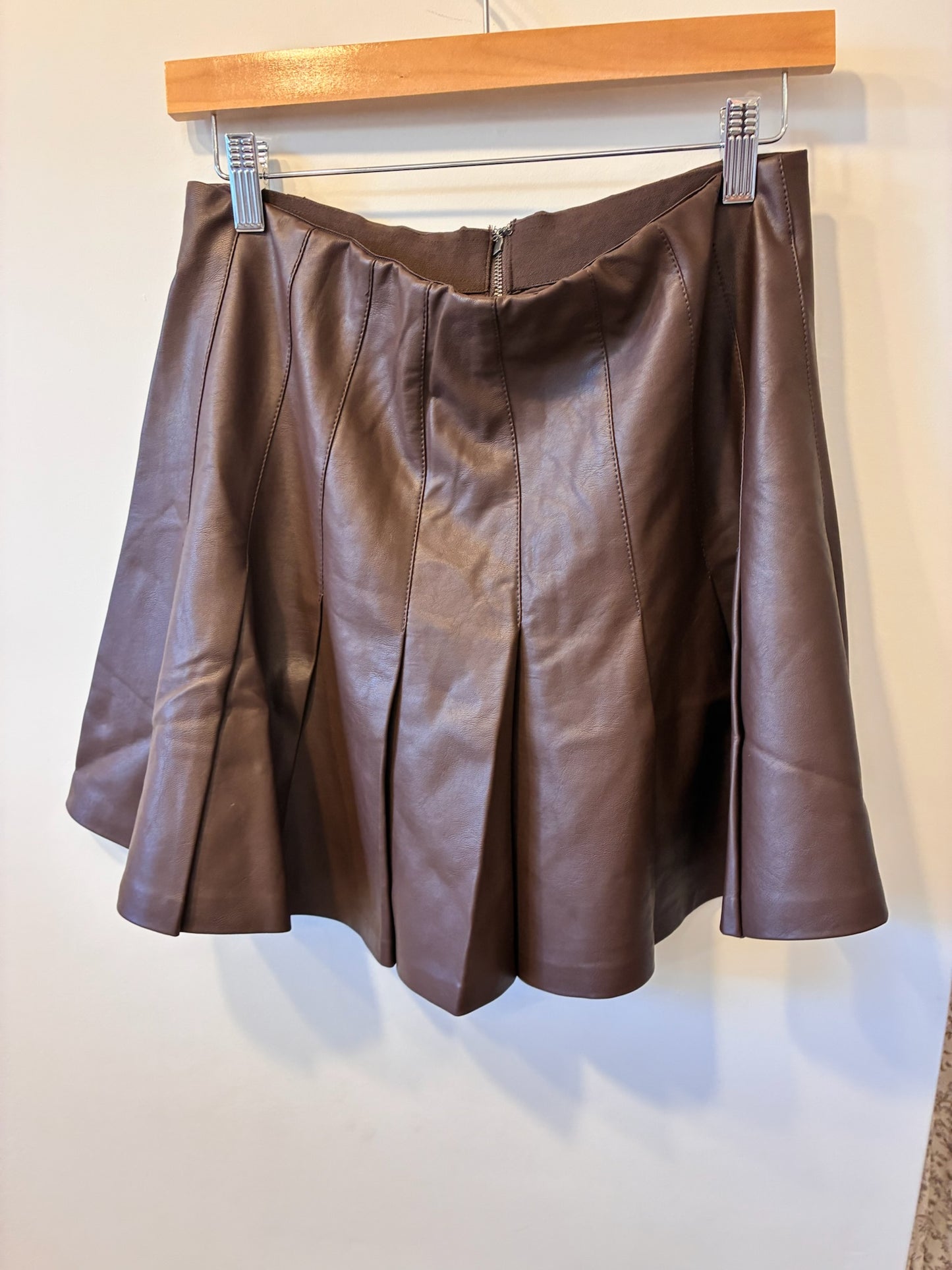 Cocoa Pleated Faux Leather Skirt (Brown)